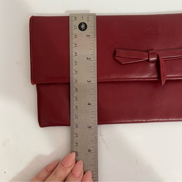 Vintage 60s Burgundy Leather Clutch envelope bow - Picture 9 of 10
